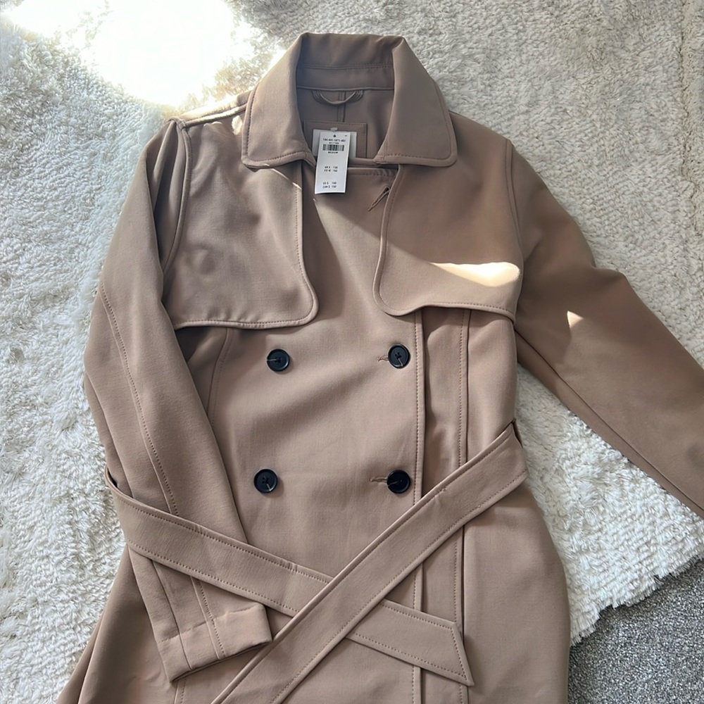 Abercrombie & Fitch sought after trench!